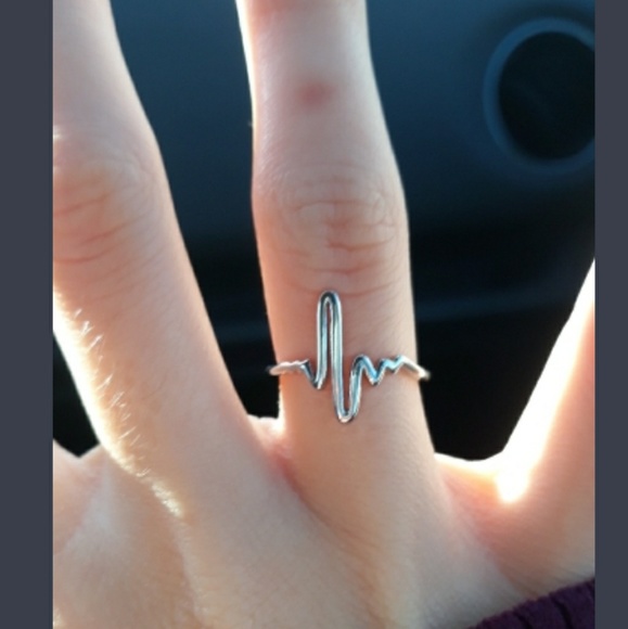 Jewelry - Heartbeat ring